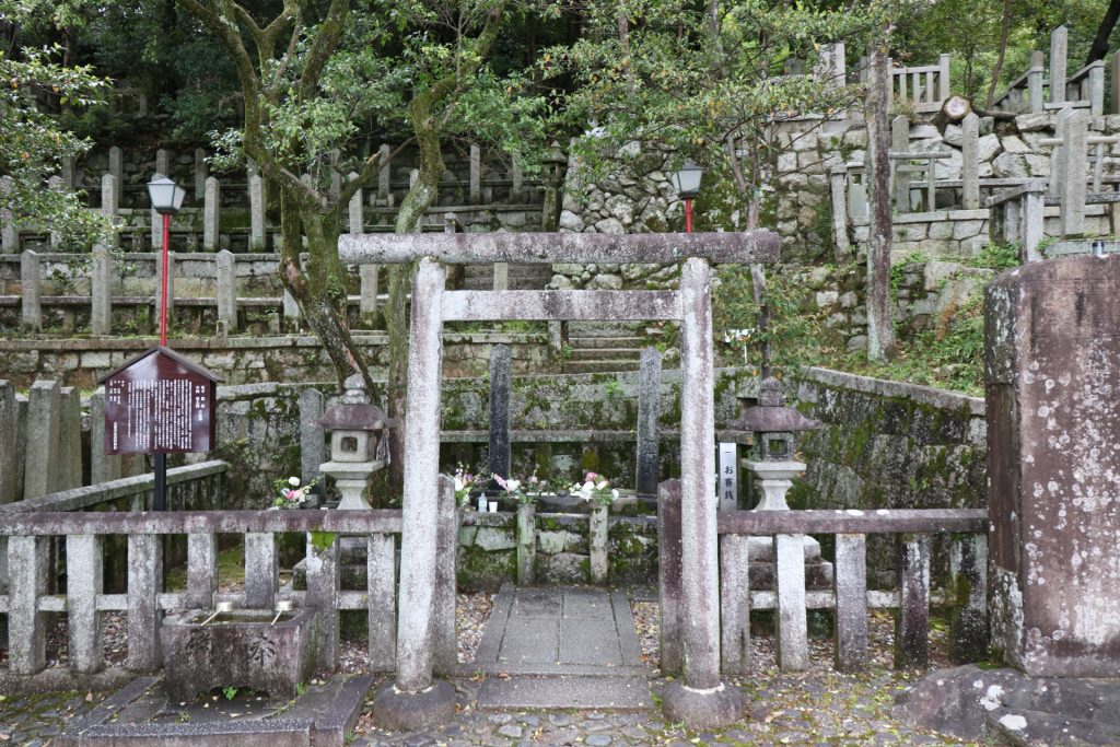 坂本龍馬と中岡慎太郎の墓