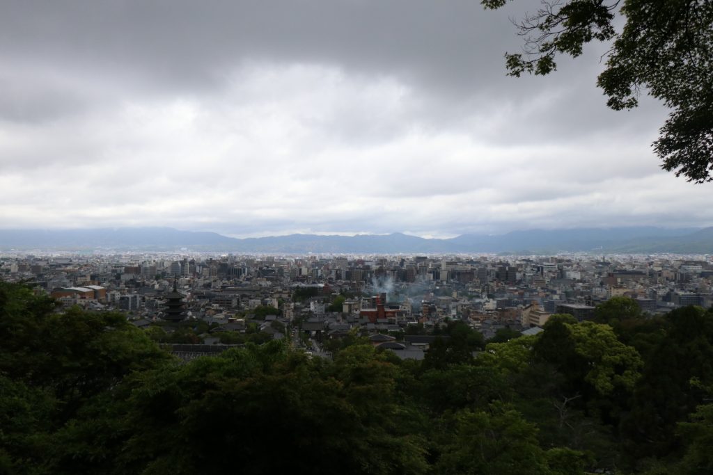 霊山護国神社から京都市街地を望む