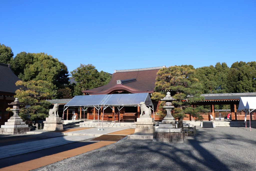 城南宮で正月の準備