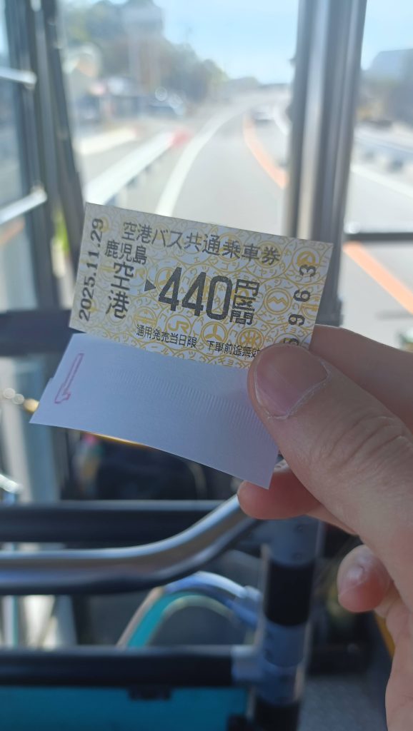 バスで向かう