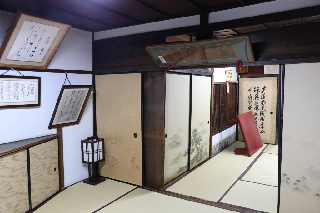 館内
